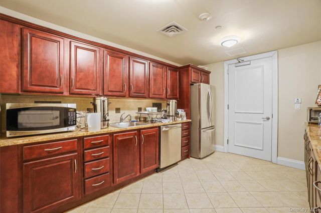 319 Trump Park, Shrub Oak, NY 10588