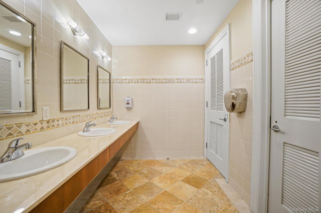 319 Trump Park, Shrub Oak, NY 10588