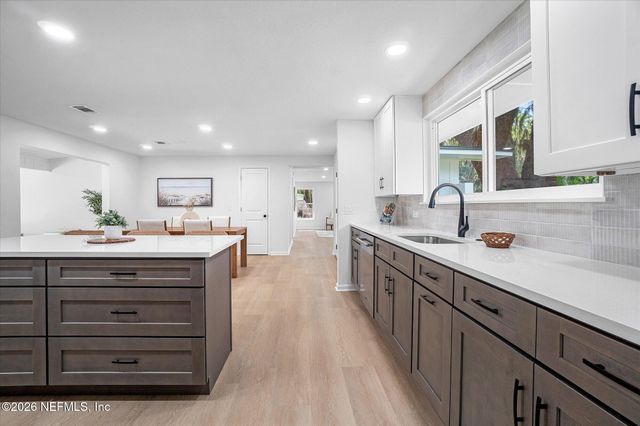1124 NANTUCKET Avenue, Jacksonville, FL 32233