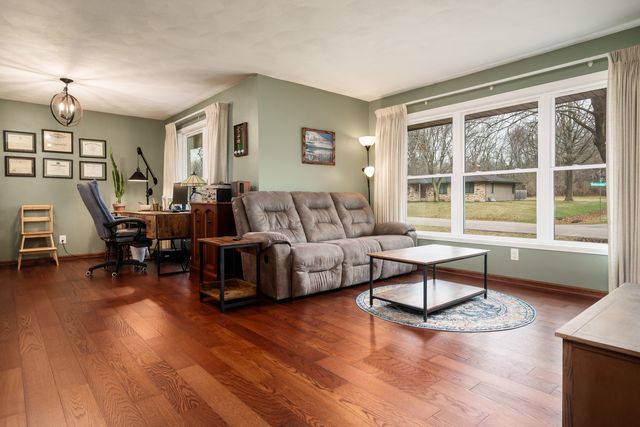 1570 FEATHERSTONE Boulevard, Rockford, IL 61107