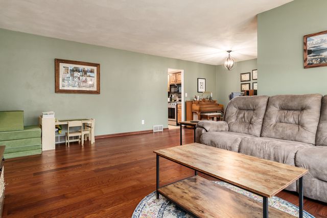 1570 FEATHERSTONE Boulevard, Rockford, IL 61107