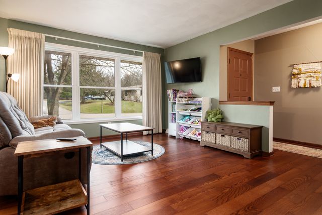 1570 FEATHERSTONE Boulevard, Rockford, IL 61107