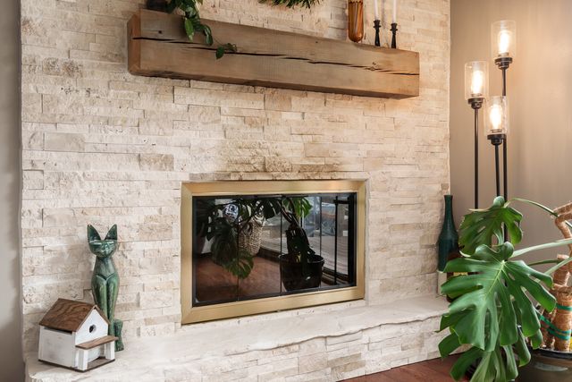 1570 FEATHERSTONE Boulevard, Rockford, IL 61107