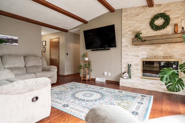 1570 FEATHERSTONE Boulevard, Rockford, IL 61107