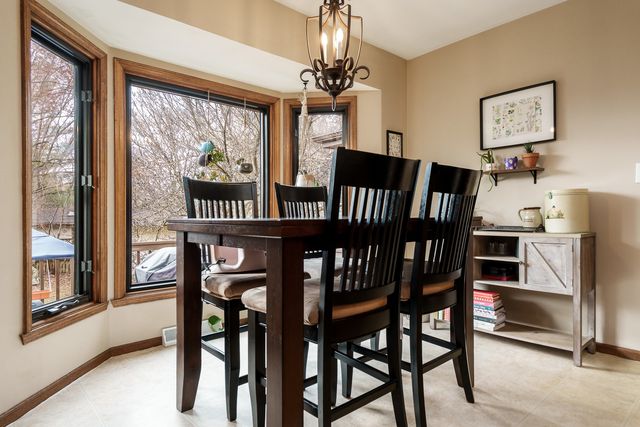 1570 FEATHERSTONE Boulevard, Rockford, IL 61107