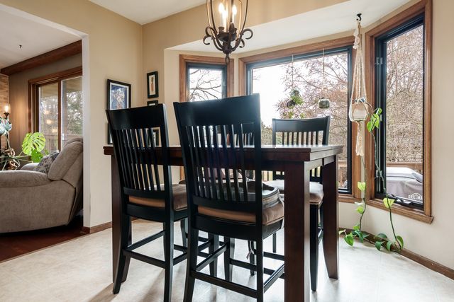 1570 FEATHERSTONE Boulevard, Rockford, IL 61107