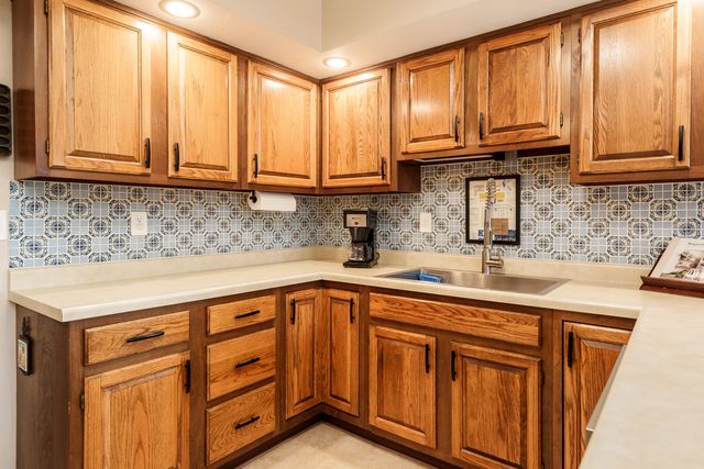 1570 FEATHERSTONE Boulevard, Rockford, IL 61107