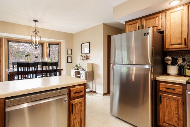 1570 FEATHERSTONE Boulevard, Rockford, IL 61107