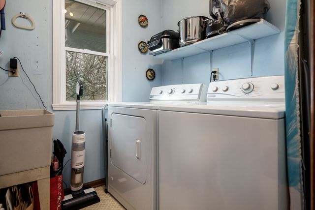 1570 FEATHERSTONE Boulevard, Rockford, IL 61107