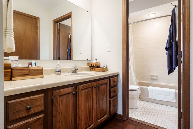 1570 FEATHERSTONE Boulevard, Rockford, IL 61107