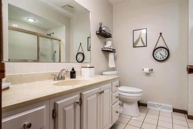 1570 FEATHERSTONE Boulevard, Rockford, IL 61107