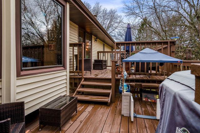 1570 FEATHERSTONE Boulevard, Rockford, IL 61107