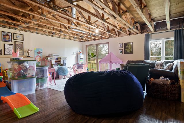 1570 FEATHERSTONE Boulevard, Rockford, IL 61107