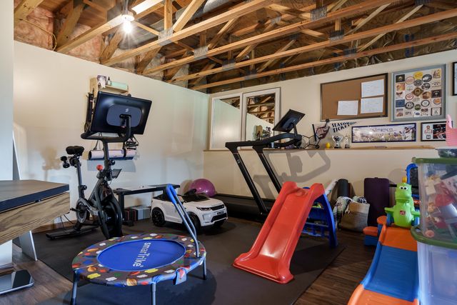 1570 FEATHERSTONE Boulevard, Rockford, IL 61107