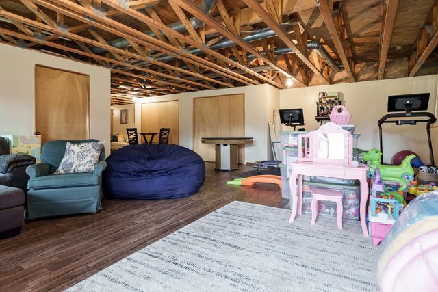 1570 FEATHERSTONE Boulevard, Rockford, IL 61107