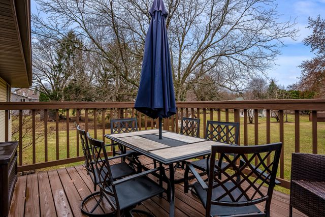 1570 FEATHERSTONE Boulevard, Rockford, IL 61107