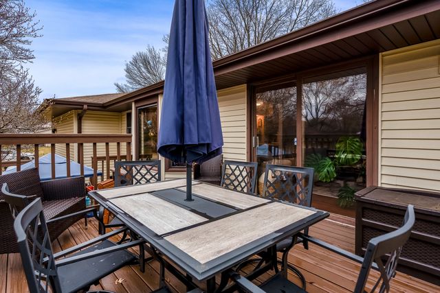 1570 FEATHERSTONE Boulevard, Rockford, IL 61107