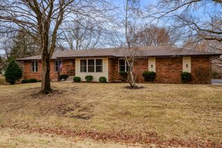 1570 FEATHERSTONE Boulevard, Rockford, IL 61107