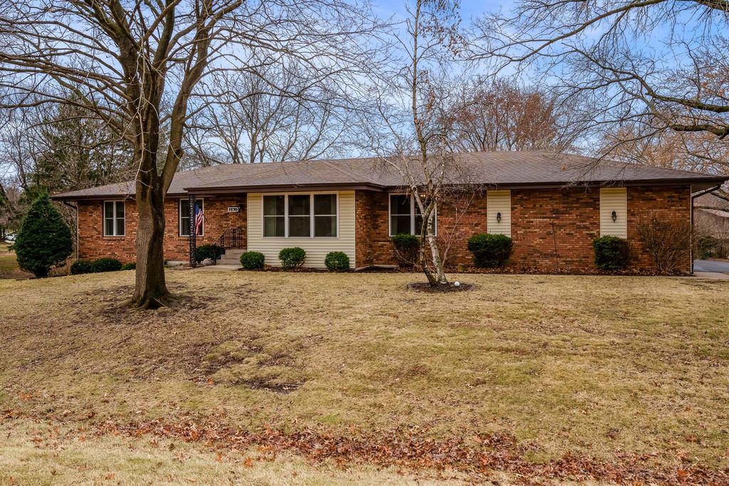 1570 FEATHERSTONE Boulevard, Rockford, IL 61107