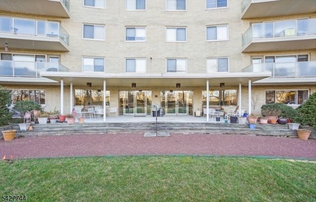 377 S Harrison Street 15D 15D, East Orange City, NJ 07018