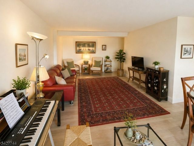 377 S Harrison Street 15D 15D, East Orange City, NJ 07018