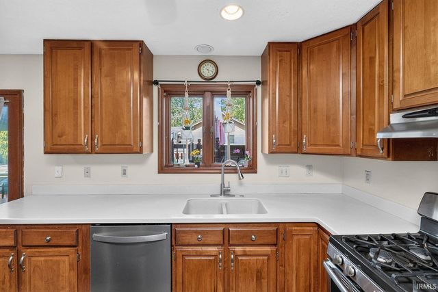 55828 Nursery Avenue, Mishawaka, IN 46545