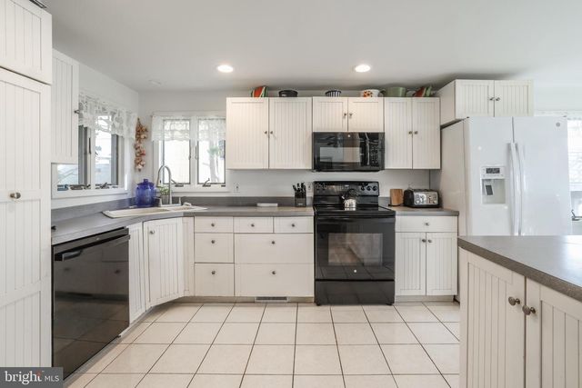 24 MAIDEN LN, Harvey Cedars, NJ 08008