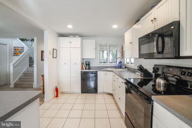 24 MAIDEN LN, Harvey Cedars, NJ 08008