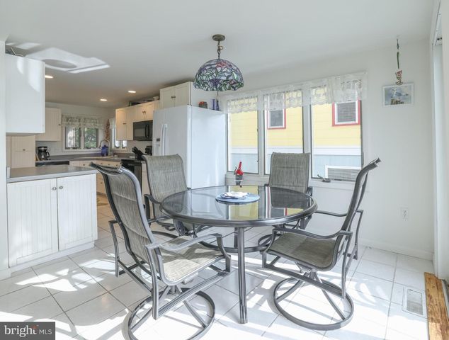 24 MAIDEN LN, Harvey Cedars, NJ 08008