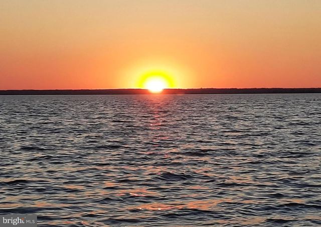 24 MAIDEN LN, Harvey Cedars, NJ 08008