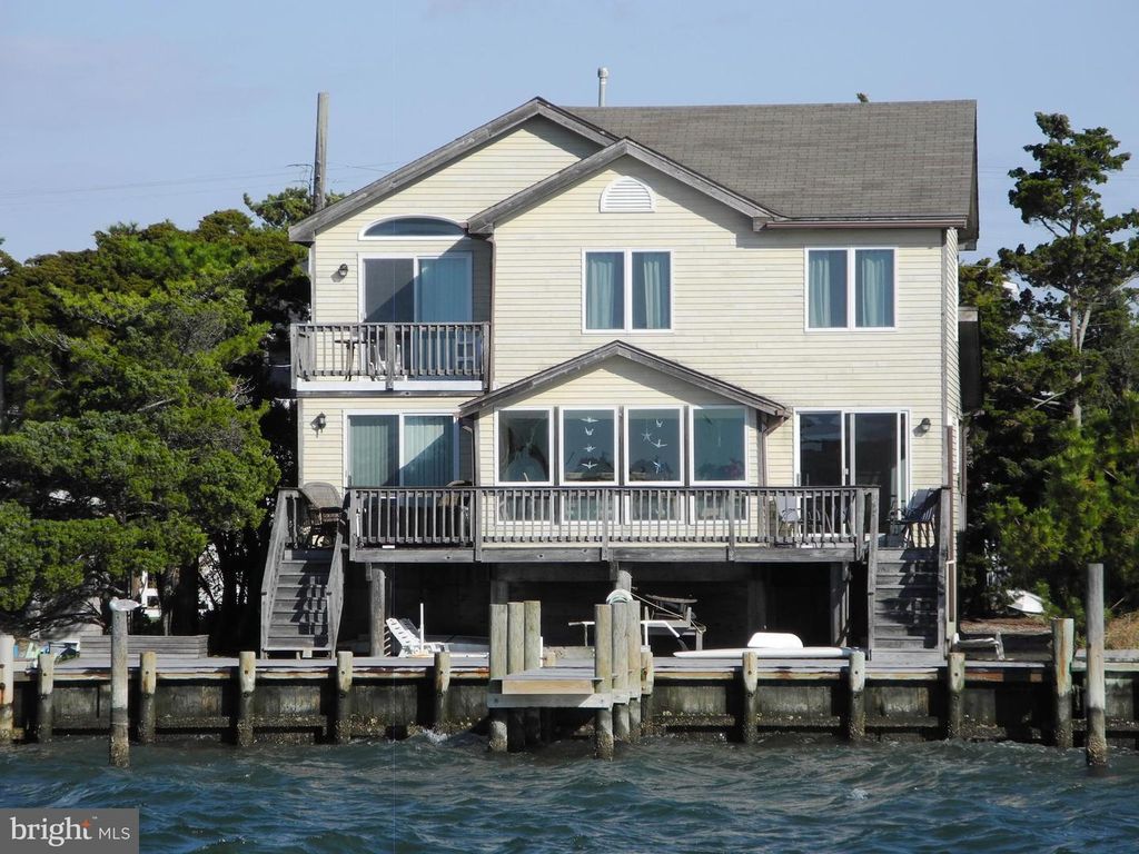 24 MAIDEN LN, Harvey Cedars, NJ 08008