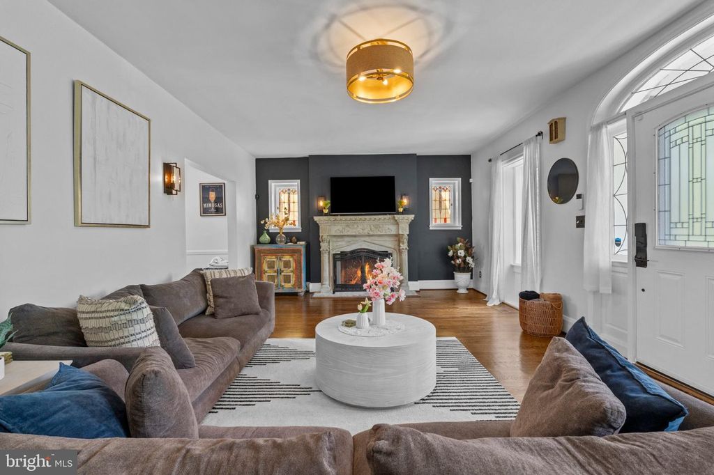 Image 2 of property listing at 2409 CHESTERFIELD AVE, Baltimore, MD 21213