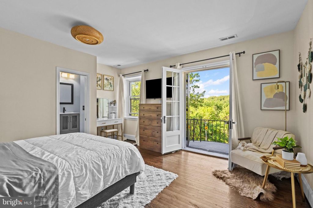 Image 14 of property listing at 2409 CHESTERFIELD AVE, Baltimore, MD 21213