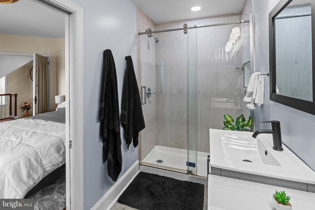 Image 17 of property listing at 2409 CHESTERFIELD AVE, Baltimore, MD 21213