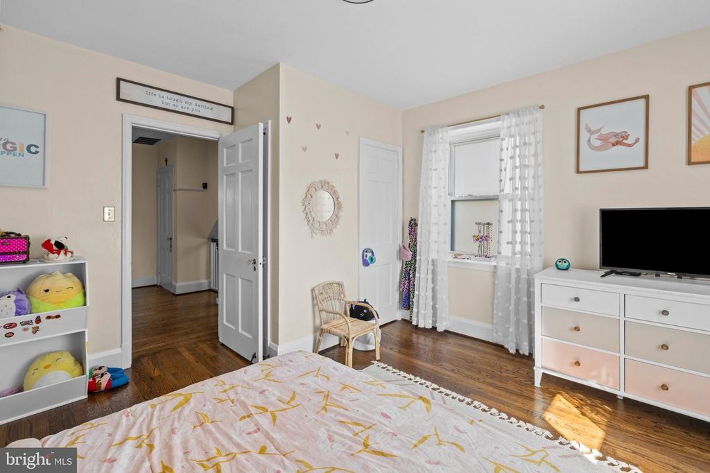 Image 18 of property listing at 2409 CHESTERFIELD AVE, Baltimore, MD 21213