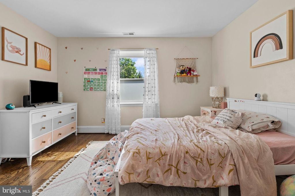 Image 19 of property listing at 2409 CHESTERFIELD AVE, Baltimore, MD 21213