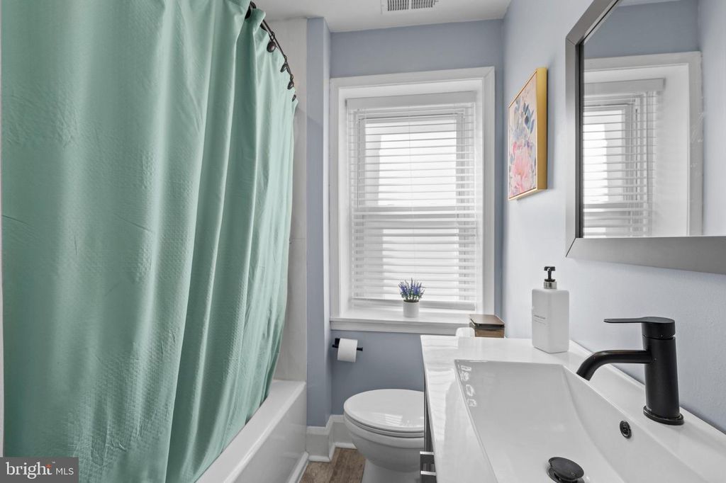 Image 24 of property listing at 2409 CHESTERFIELD AVE, Baltimore, MD 21213