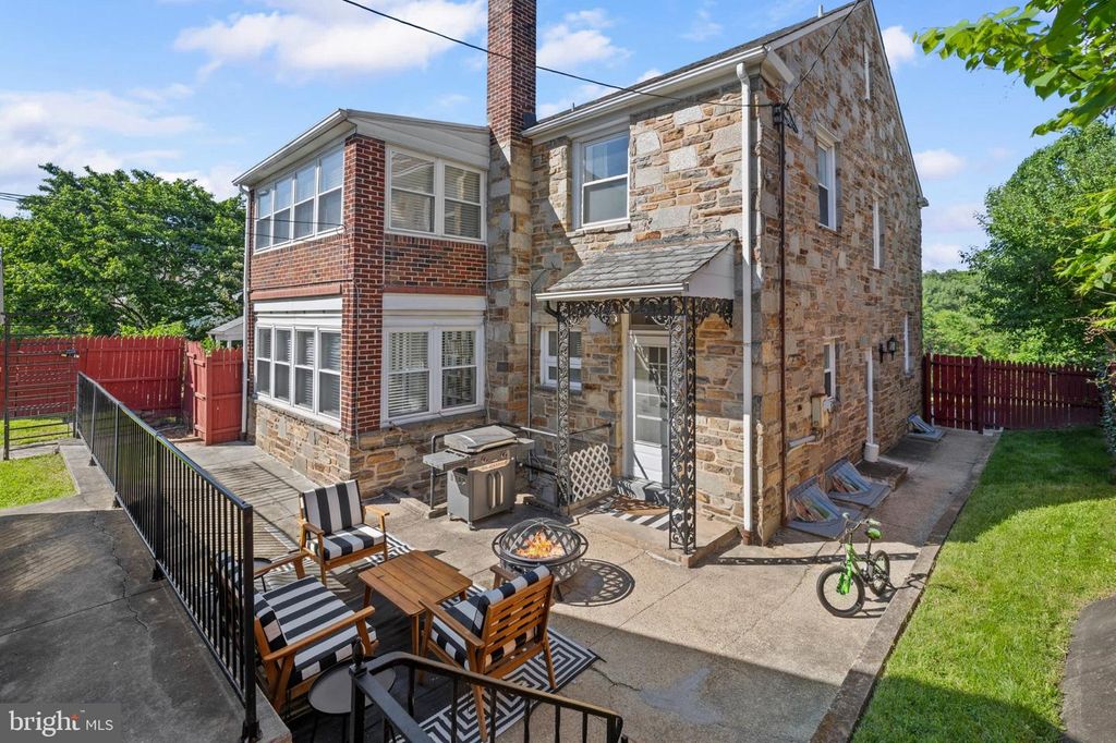 Image 34 of property listing at 2409 CHESTERFIELD AVE, Baltimore, MD 21213