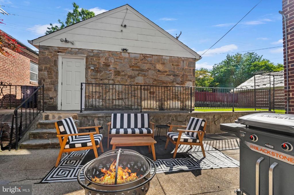 Image 35 of property listing at 2409 CHESTERFIELD AVE, Baltimore, MD 21213