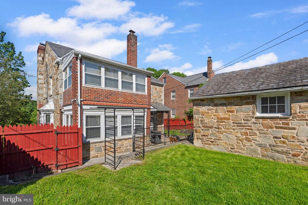 Image 37 of property listing at 2409 CHESTERFIELD AVE, Baltimore, MD 21213