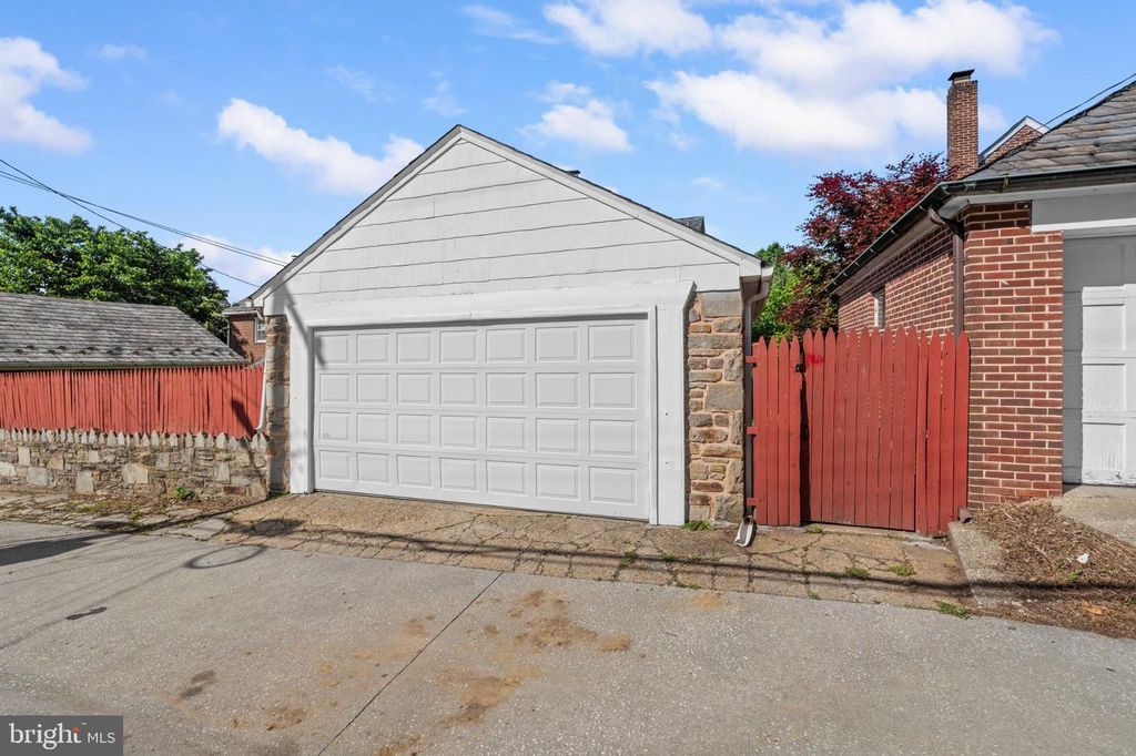 Image 38 of property listing at 2409 CHESTERFIELD AVE, Baltimore, MD 21213