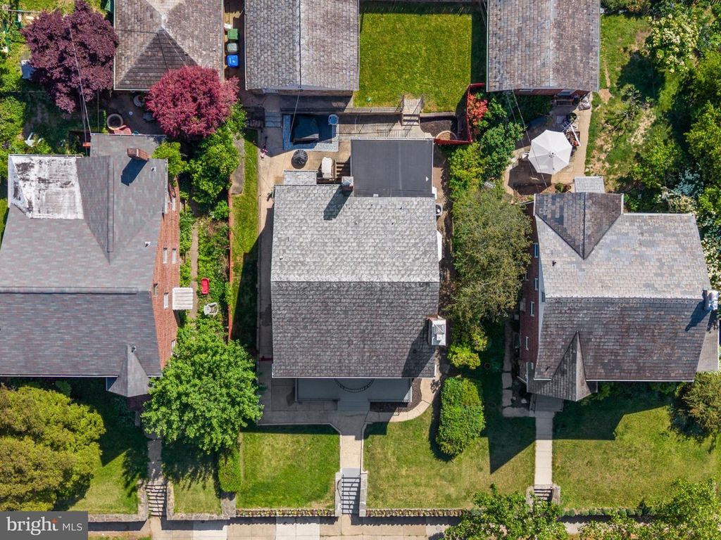 Image 39 of property listing at 2409 CHESTERFIELD AVE, Baltimore, MD 21213