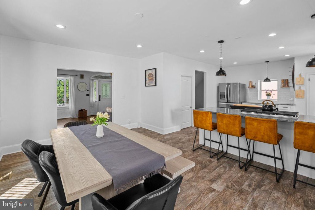Image 5 of property listing at 2409 CHESTERFIELD AVE, Baltimore, MD 21213