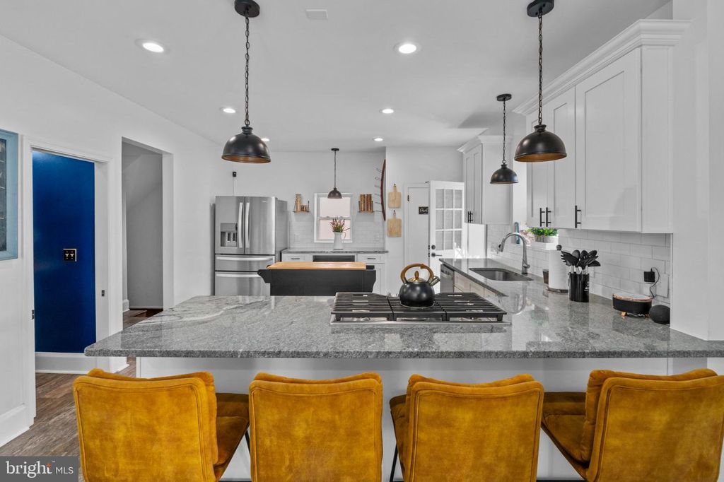 Image 7 of property listing at 2409 CHESTERFIELD AVE, Baltimore, MD 21213