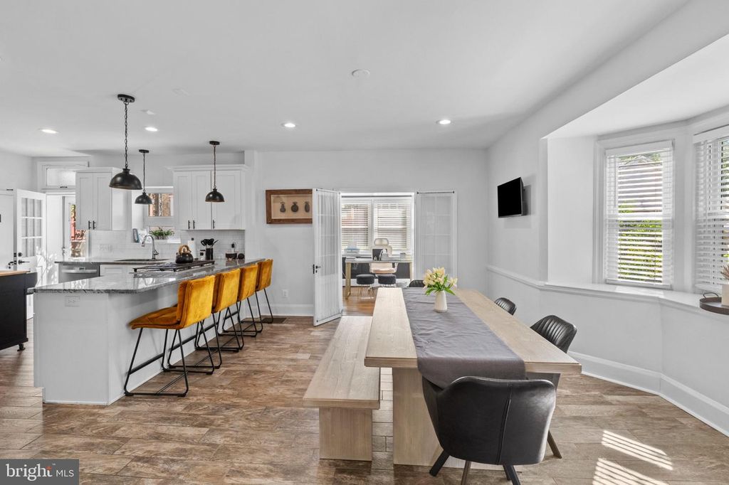 Image 8 of property listing at 2409 CHESTERFIELD AVE, Baltimore, MD 21213