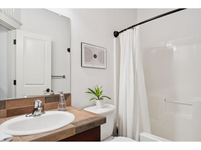 3850 SUMMERLINN Dr, West Linn, OR 97068