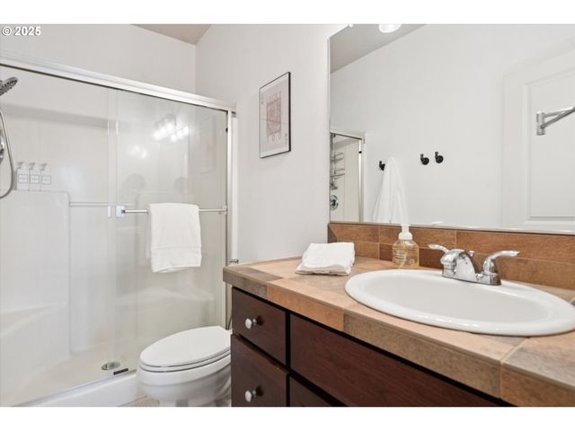 3850 SUMMERLINN Dr, West Linn, OR 97068