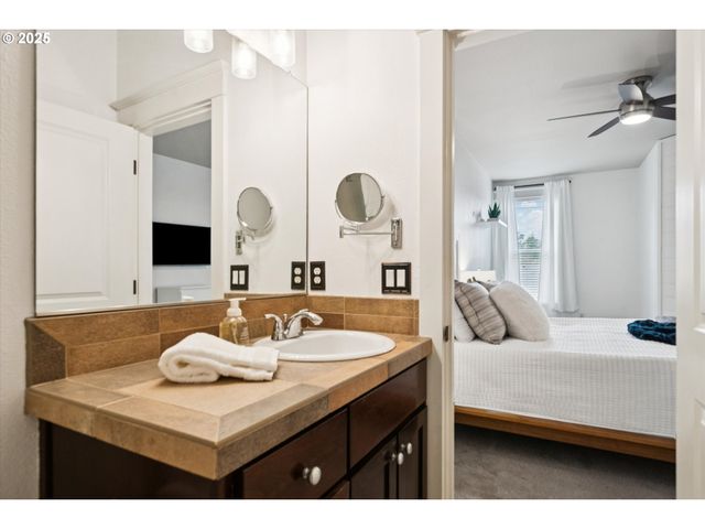 3850 SUMMERLINN Dr, West Linn, OR 97068