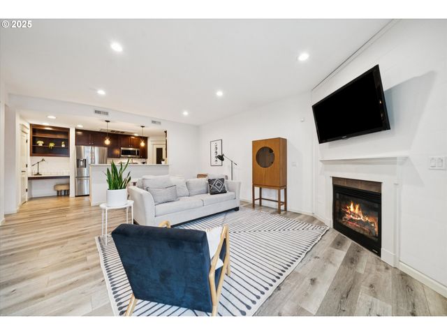 3850 SUMMERLINN Dr, West Linn, OR 97068