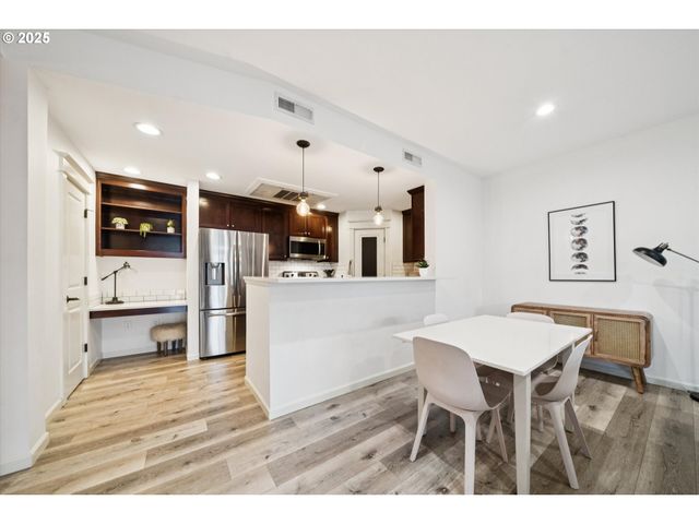 3850 SUMMERLINN Dr, West Linn, OR 97068